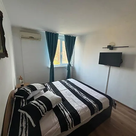 Hypnotic Apartment *